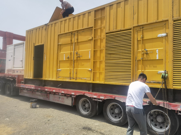 中站除了负载情况和发动机维护,还有哪些因素会影响 200kw 柴油发电机的油耗?